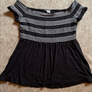 Adorable black and white top